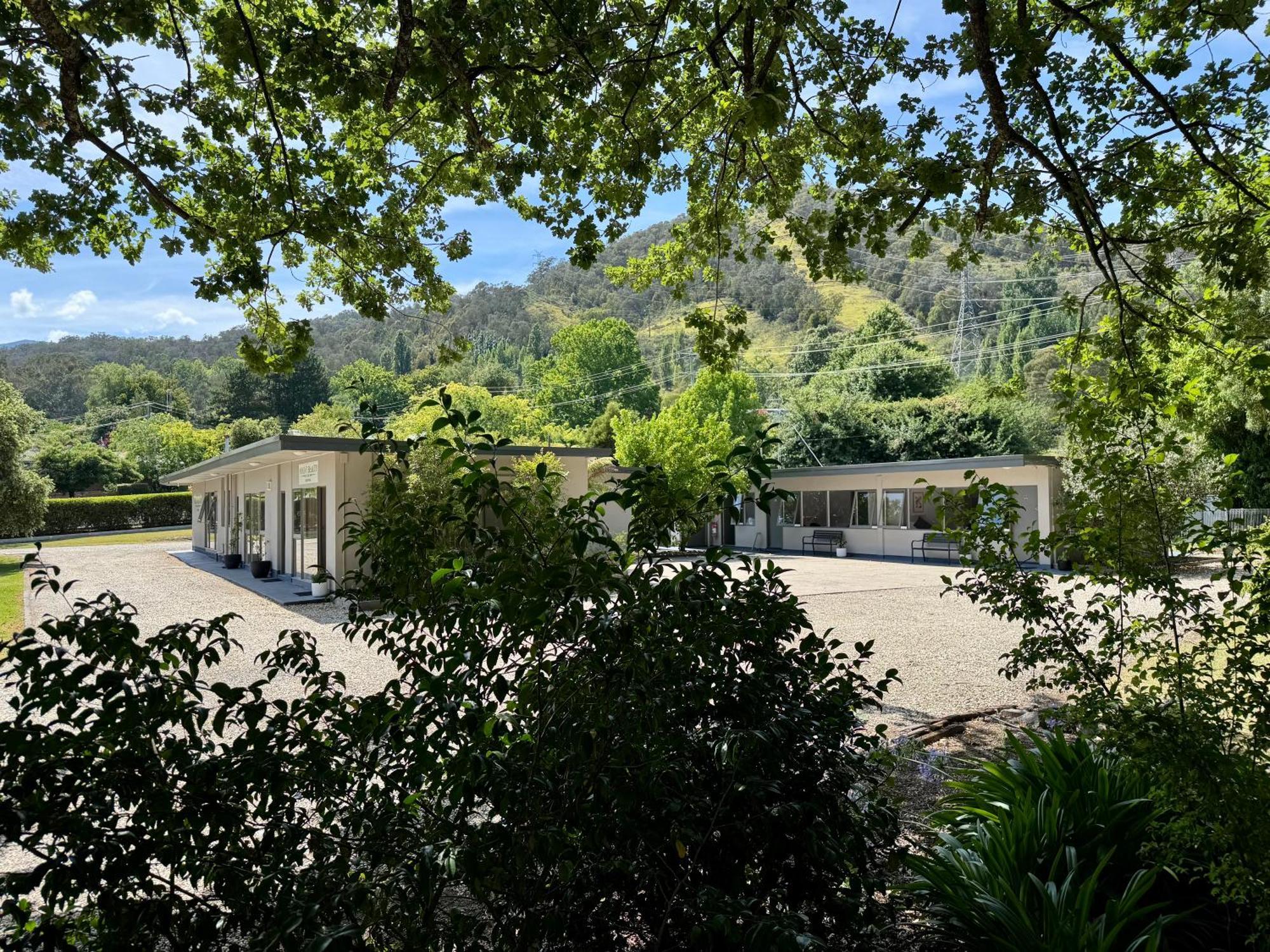 Mount Beauty Motor Inn Exterior photo